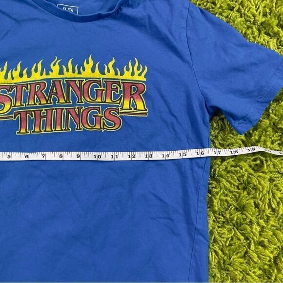 STRANGER THINGS TSHIRT NEVER WORN - Picture 4 of 5